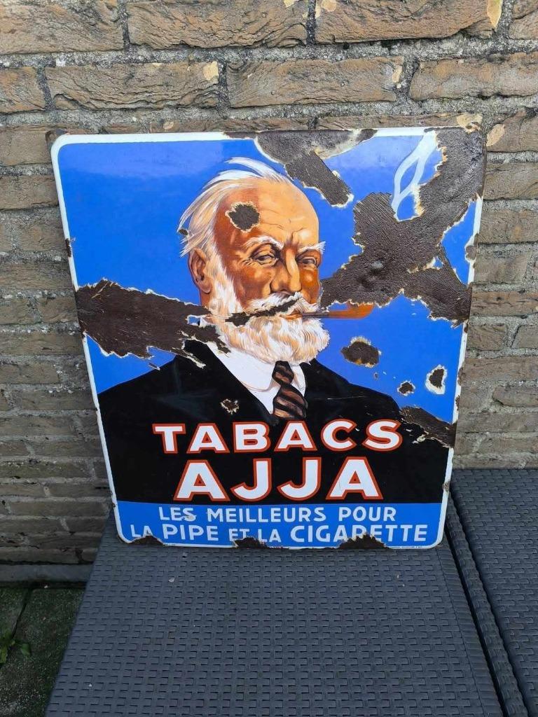 Plaque émaillée Tabacs Ajja 1935, Enlèvement ou Envoi, Utilisé, Panneau publicitaire