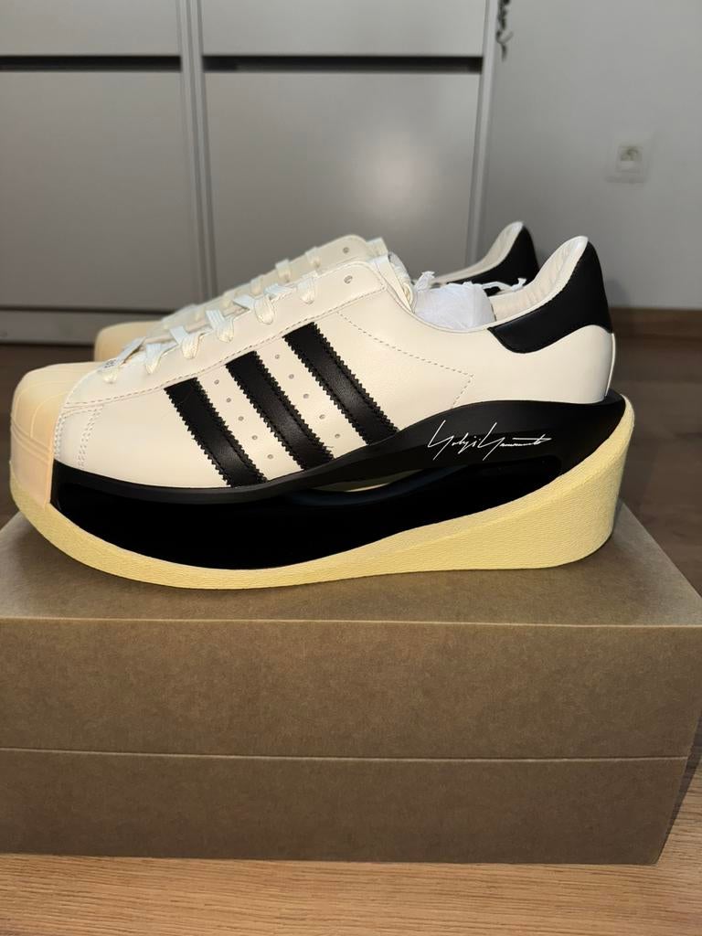 Y-3 Gendo Superstar – maat 42 – nieuw & ongedragen, Kleding | Heren, Schoenen, Zo goed als nieuw, Sneakers, Ophalen