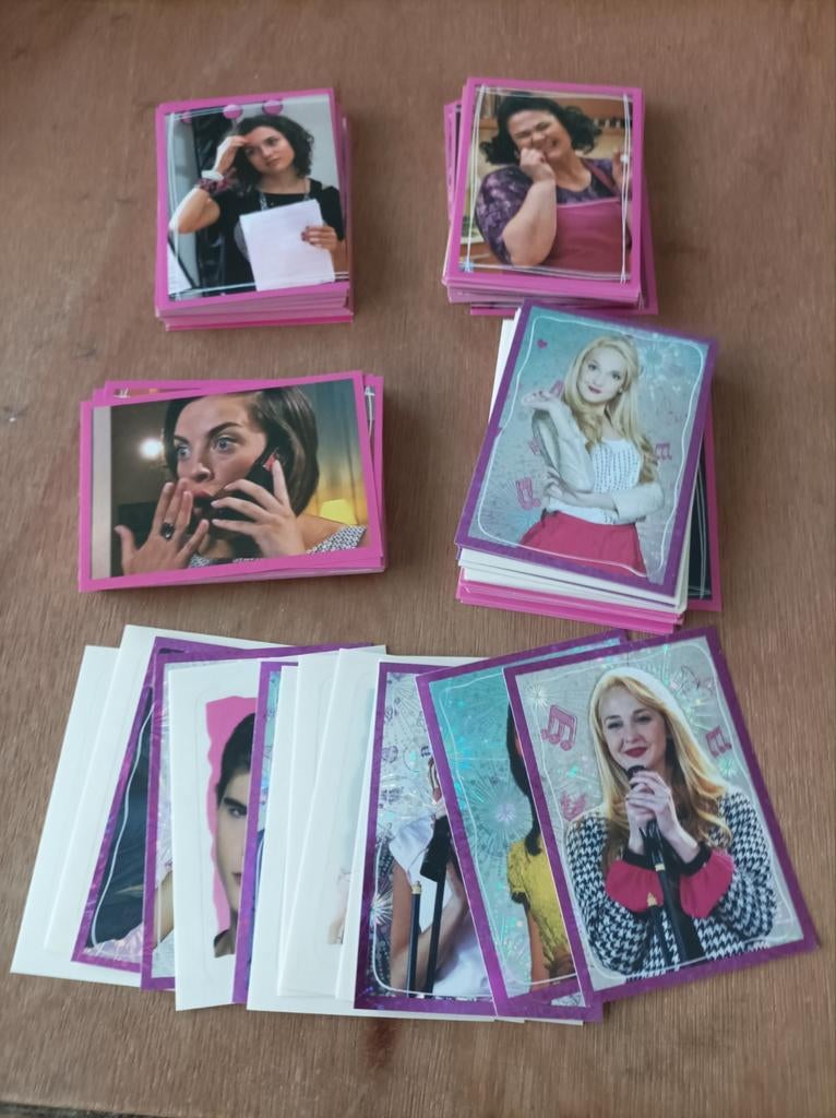Panini Disney Violetta, 213 verschillende stickers, Ophalen of Verzenden, Zo goed als nieuw