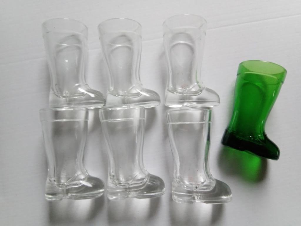 6  witte + 1 groene laars borrelglaasjes, Ophalen of Verzenden, Gebruikt, Borrel- of Shotglas