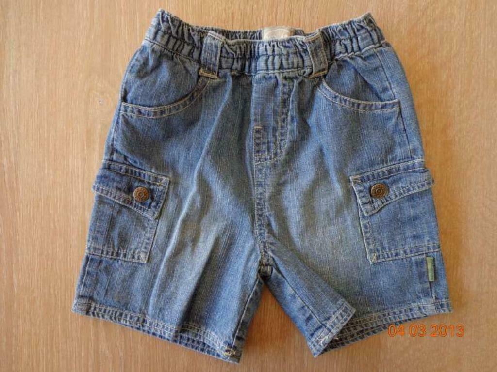 Denimkleurig licht shortje jongetjes  – maatje 18m – 86, Enlèvement ou Envoi, Utilisé, Garçon, Pantalon