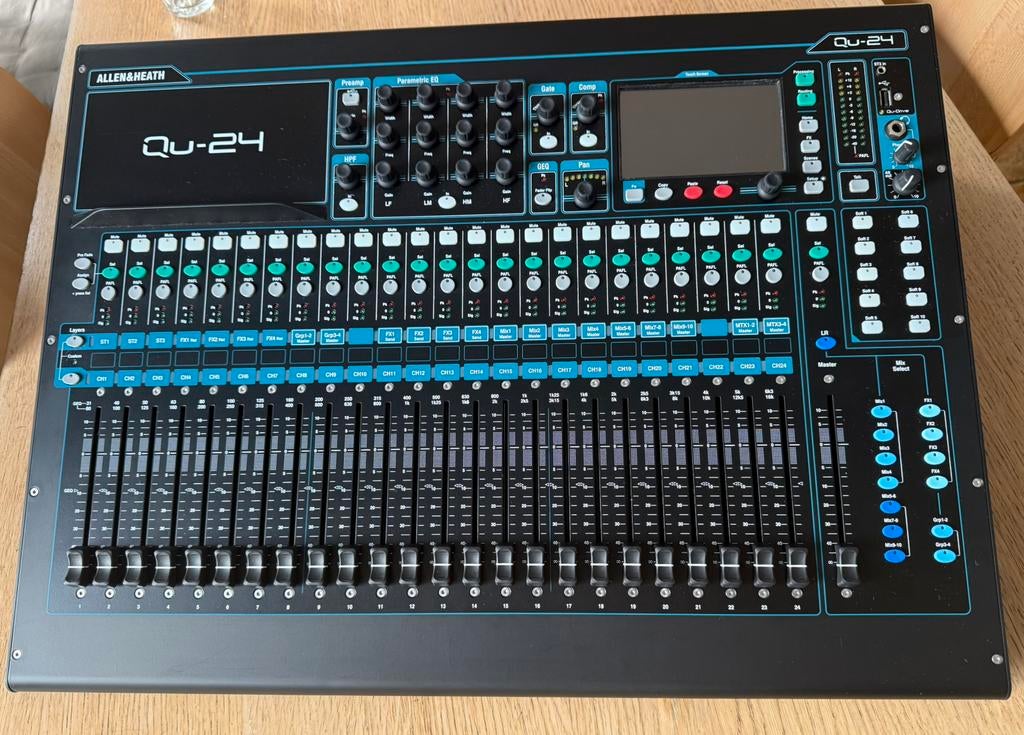 Table de mixage numérique QU24 Allen & Heath en flight case, Musique & Instruments, Tables de mixage, Enlèvement, Comme neuf