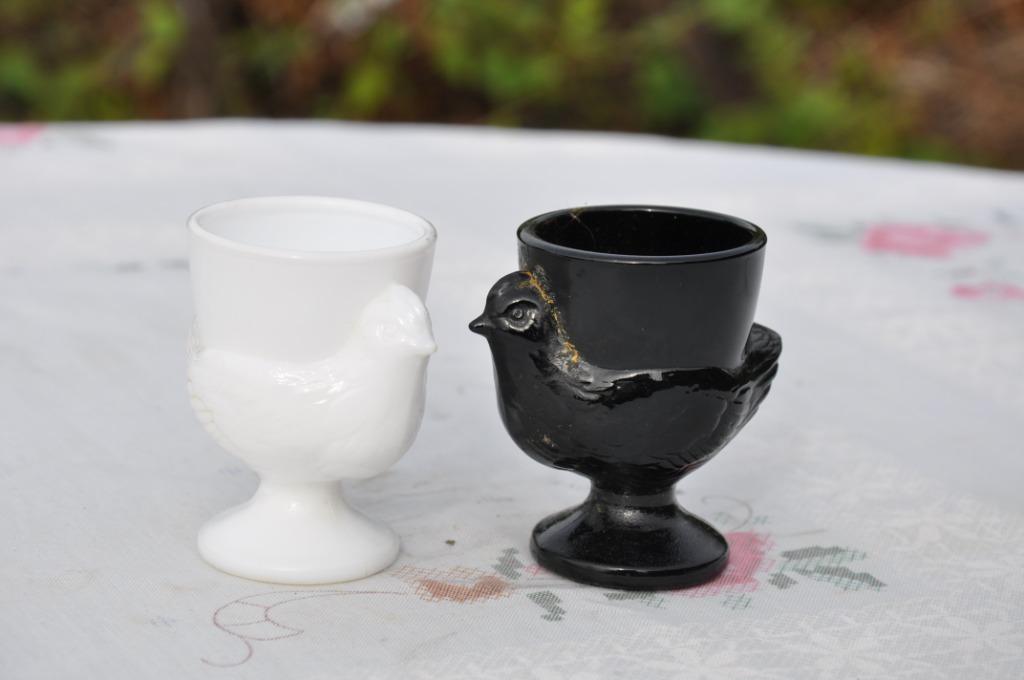 §  2 coquetiers poule blanc et noir arcopal france, Enlèvement ou Envoi, Utilisé, Autres types