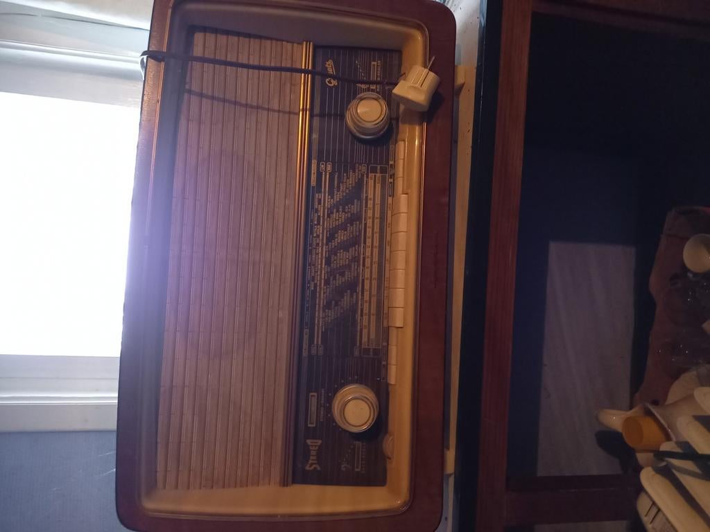 Oude radio, Enlèvement