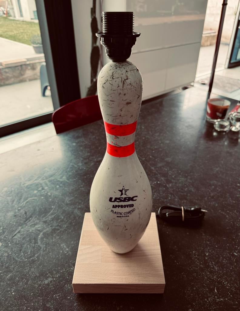 Lampe quille de bowling originale from USA, Enlèvement ou Envoi, Utilisé