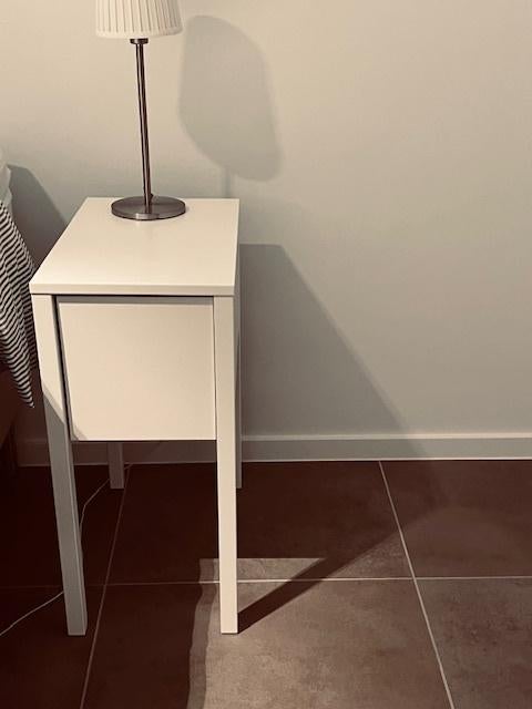 Nachtkastjes - 2 stuks - Wit, Ophalen, Minder dan 45 cm, 55 tot 70 cm, Zo goed als nieuw