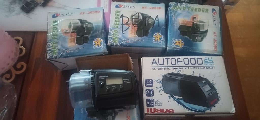 Distributeur automatique de nourriture 🐟, Comme neuf