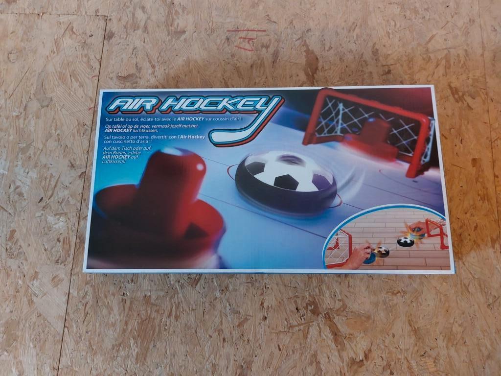 Air Hockey, Enlèvement