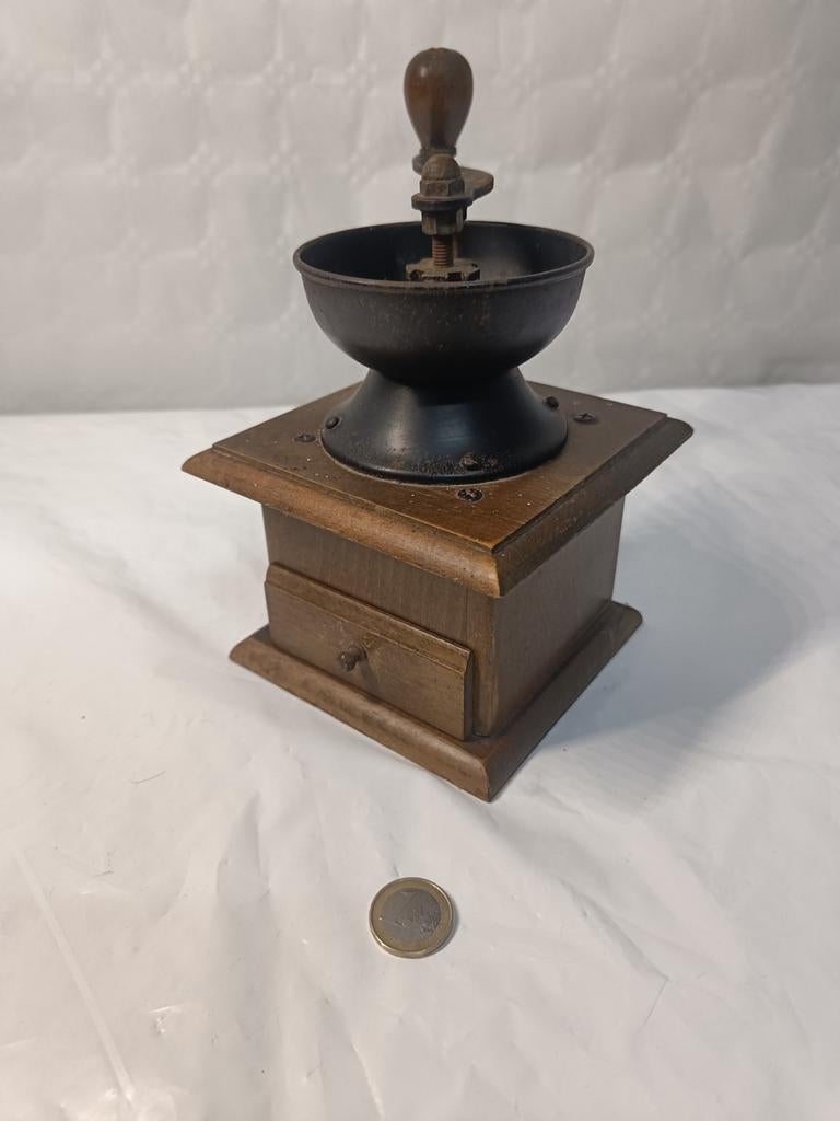Moulin à café ancien en bois – manuel – décoration vintage