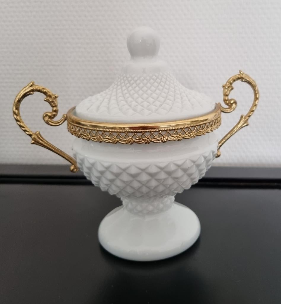 Antieke opaline bonbonnière, Antiek en Kunst, Antiek | Glaswerk en Kristal, Ophalen