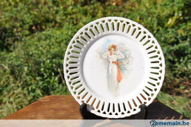 assiette porcelaine ajourée demoiselle couronne fleur, Antiquités & Art, Antiquités | Céramique & Poterie, Enlèvement