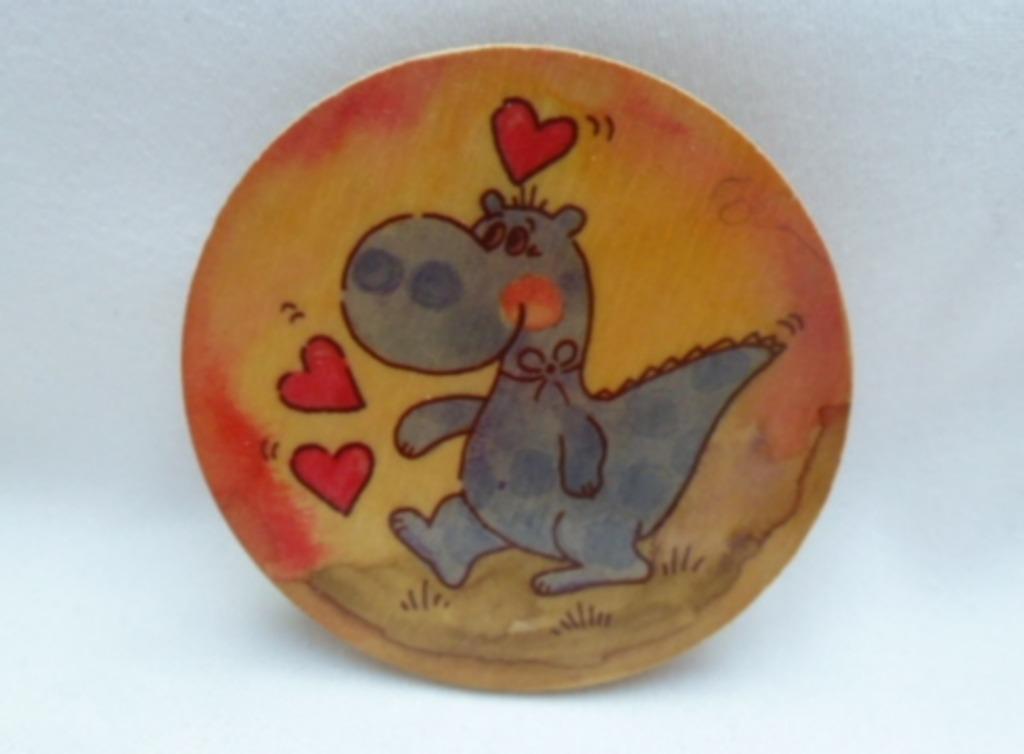 pin bouton badge dinosaure coeurs bois avec pince à linge, Enlèvement ou Envoi, Comme neuf, Animal et Nature, Bouton
