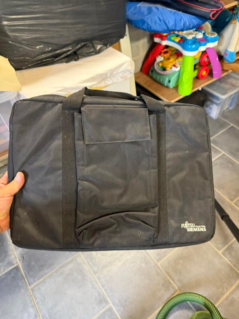 17 inch laptophoes, Ophalen of Verzenden, 17 inch of meer, Zo goed als nieuw