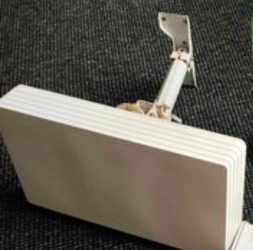 Antenne plate satellite avec deux sorties coaxiale, Enlèvement, Comme neuf