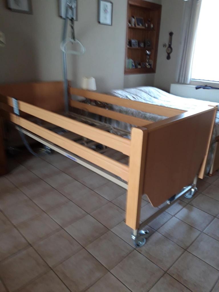 Ziekenhuis bed plus matras, Diversen, Ophalen, Zo goed als nieuw