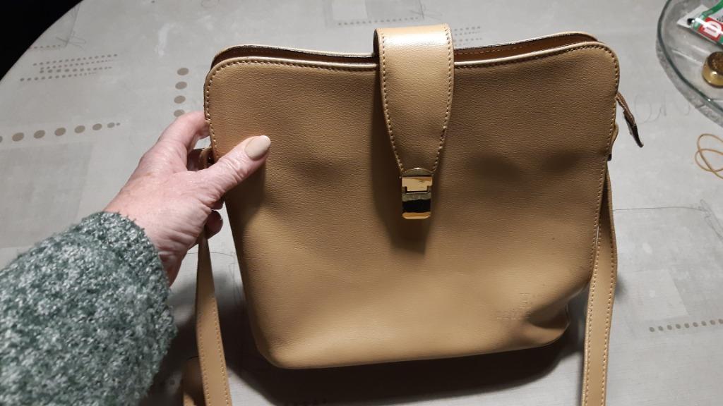 beige handtas, Handtassen en Accessoires, Tassen | Damestassen, Ophalen of Verzenden, Zo goed als nieuw, Beige, Handtas