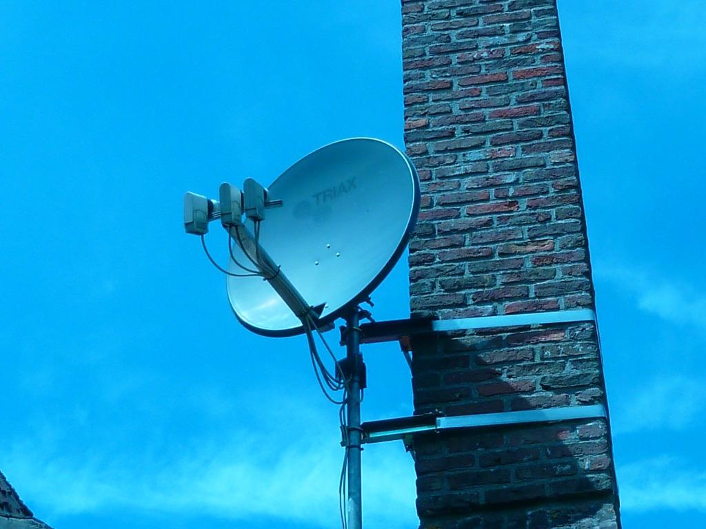 Antenne parabolique - parabole à 3 têtes, Enlèvement, Utilisé, Antenne (parabolique), Autres marques