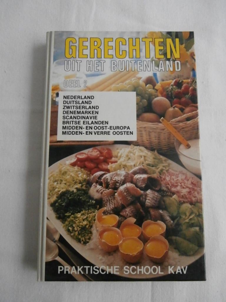 Kookboek : 1977" Gerechten uit het Buitenland " deel 2 K.A.V, Boeken, Gelezen, Hoofdgerechten, Ophalen of Verzenden, K.A.V.