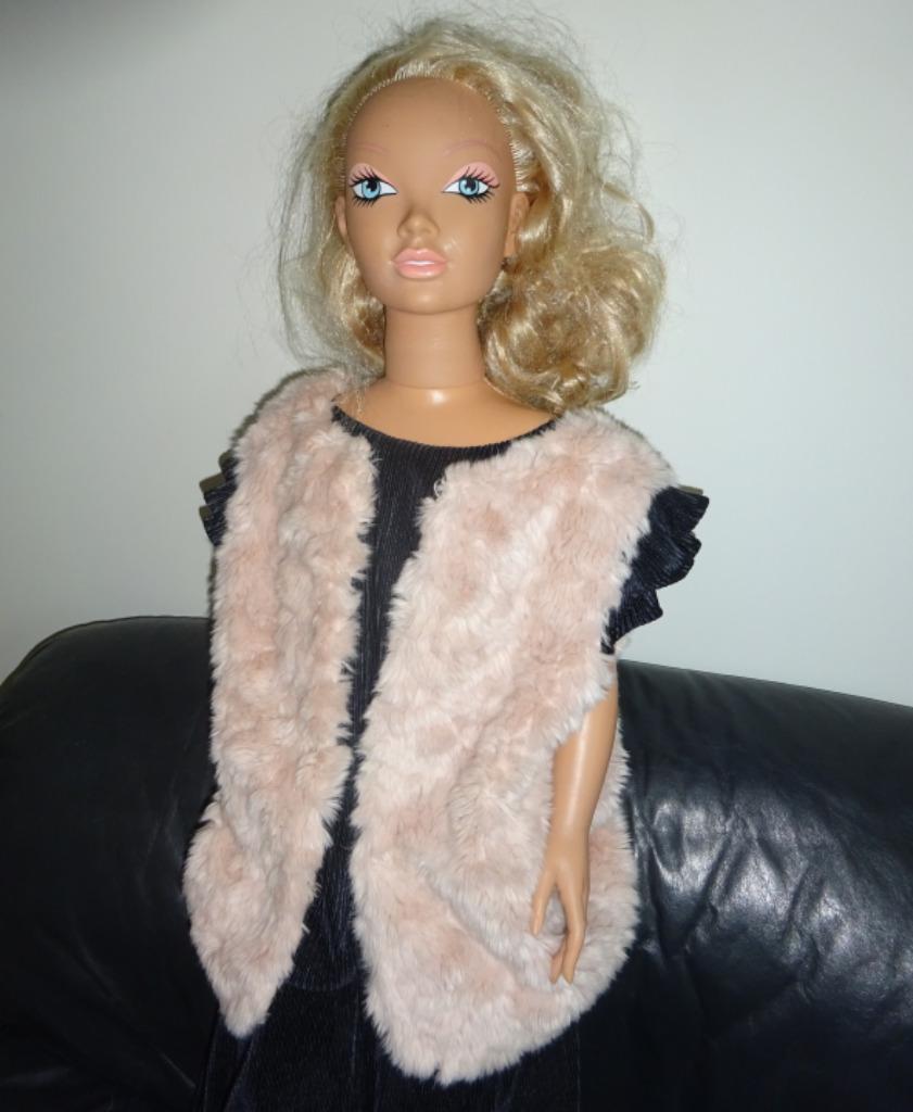 Fluffy gilet zonder mouwen maat 140, Kinderen en Baby's, Ophalen, Meisje, Trui of Vest, Zo goed als nieuw