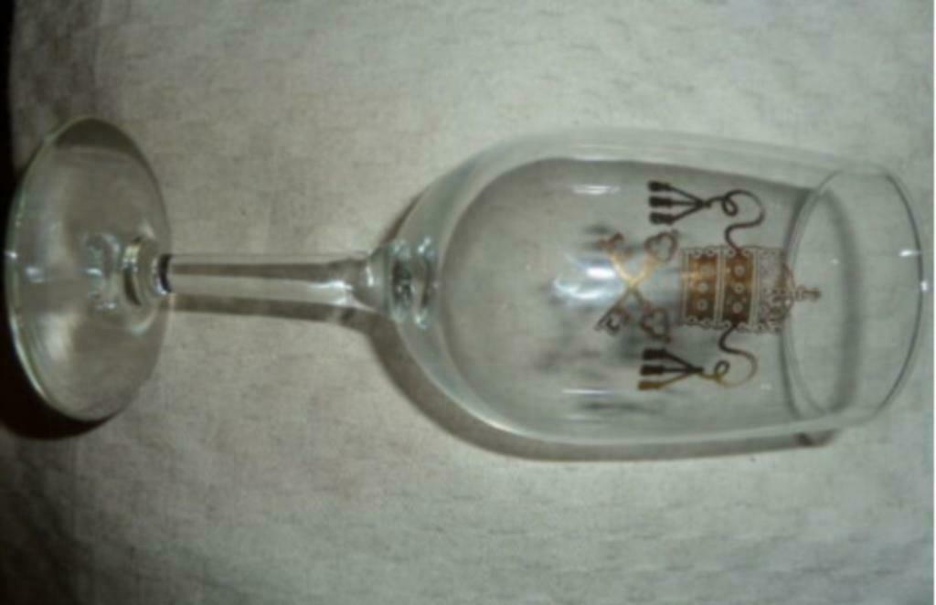#L bier glas Gouden logo met 2 sleutels & kroon Brouwerij ??, Ophalen of Verzenden, Gebruikt, Bierglas