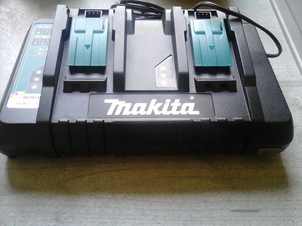 MAKITA DC18RD snellader voor 2 batterijen, Doe-het-zelf en Bouw, Ophalen of Verzenden, Nieuw