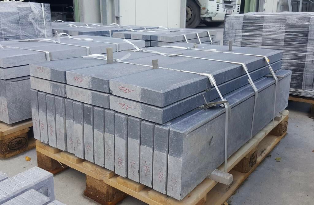 🔥Seuil de fenêtre PIERRE BLEUE BELGE DE 5cm + casse goute, Doe-het-zelf en Bouw, Plinten en Afwerking, Ophalen, Nieuw