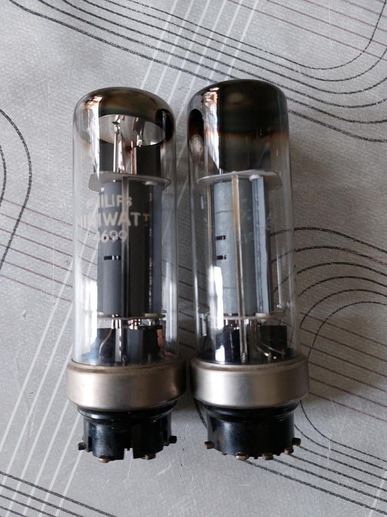 2 buizen philips 4699 (EL6) metal base, Ophalen of Verzenden