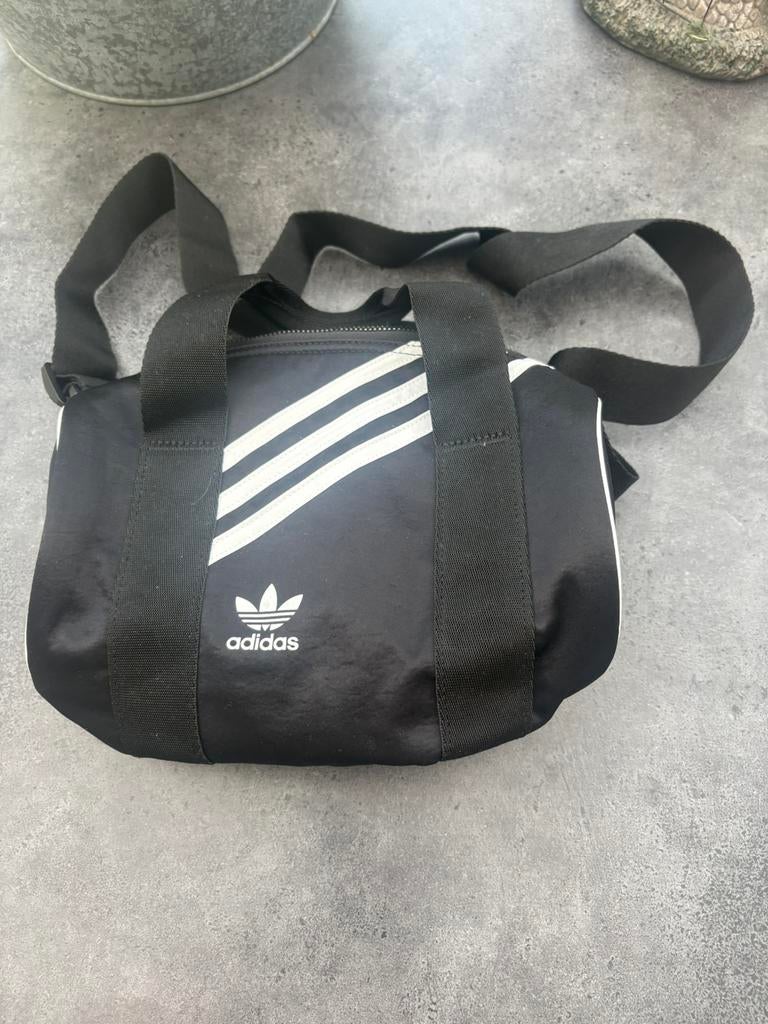 Handtas Adidas, Ophalen of Verzenden, Zo goed als nieuw