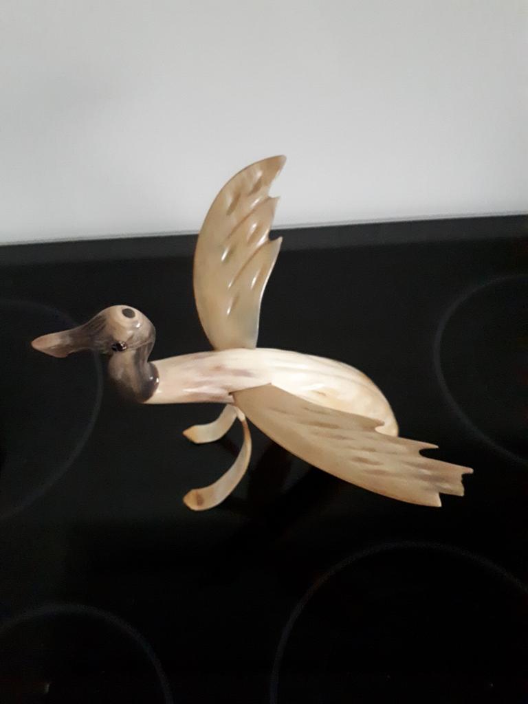 Image sculptée d'un oiseau en corne de buffle des années 196, Collections, Collections Animaux, Comme neuf, Oiseaux, Enlèvement