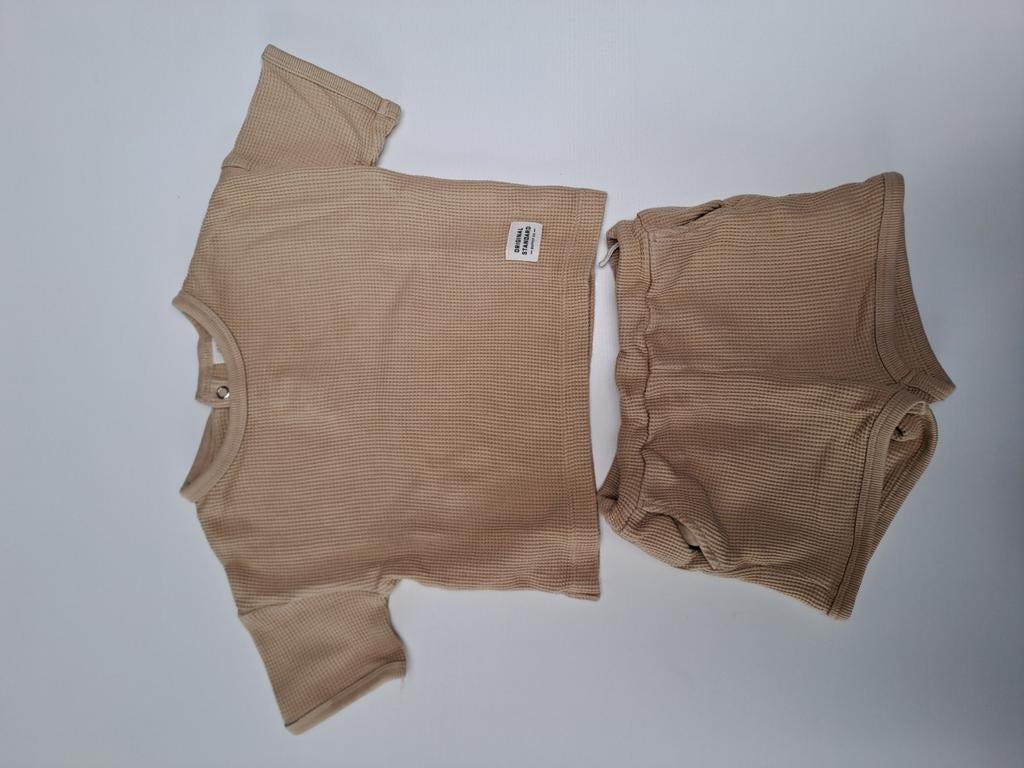T-shirt et short texturés beiges t 68, Enfants & Bébés, Vêtements de bébé | Taille 68, Garçon ou Fille, Enlèvement ou Envoi, Ensemble