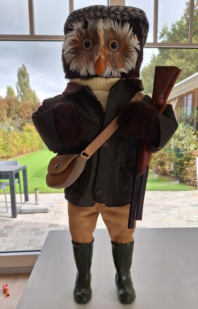 Vintage uil in jager outfit van the London owl company, Ophalen of Verzenden