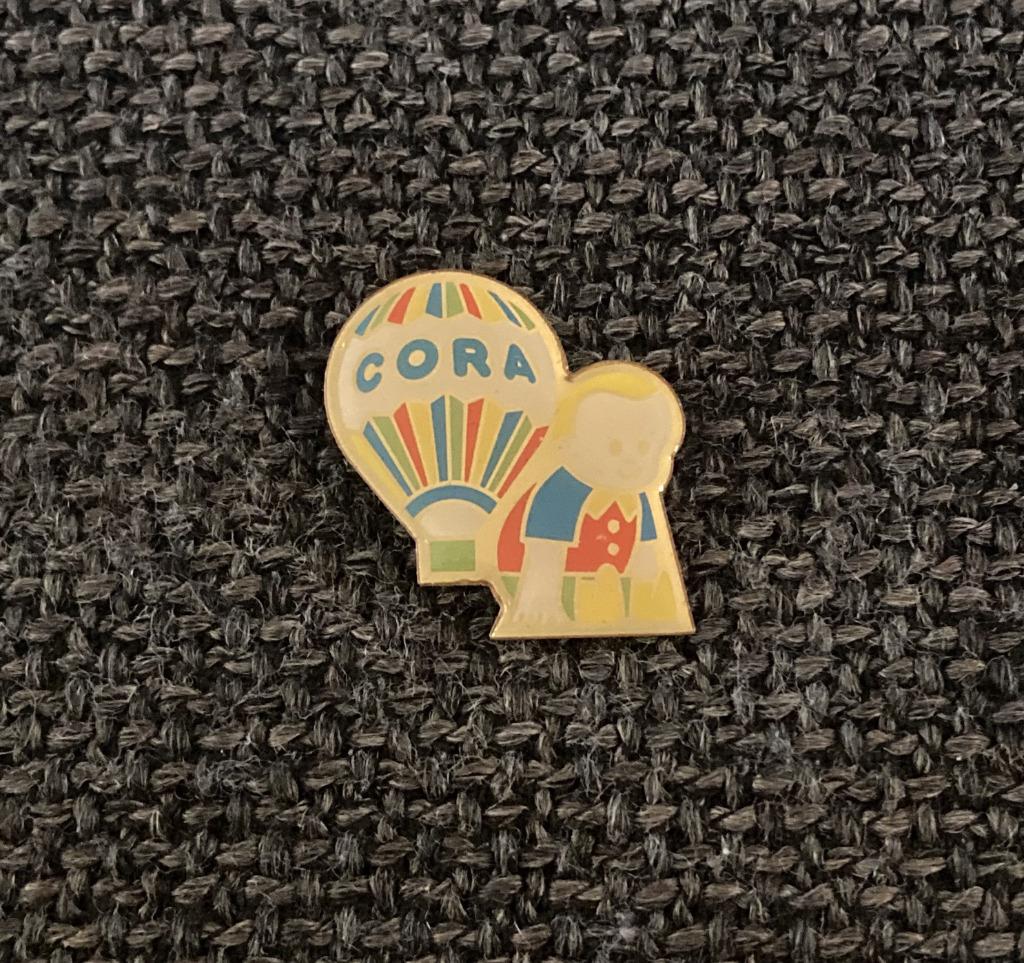 PIN - CORA - LUCHTBALLON - MONTGOLFIERE, Verzenden, Gebruikt, Overige onderwerpen, Speldje of Pin