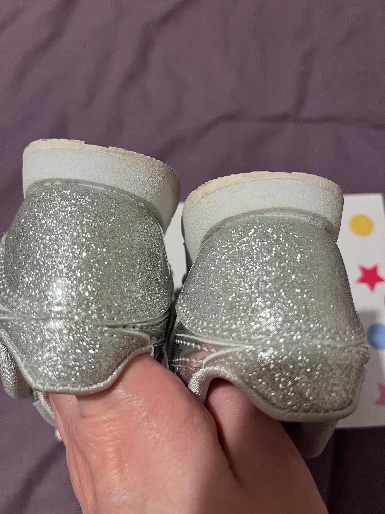 Chaussures bébé taille 20, Reebok, Comme neuf, Enlèvement, Chaussures de sport
