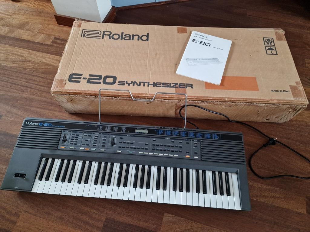 Roland E20 keyboard, Muziek en Instrumenten, Keyboards, Ophalen, Gebruikt, Roland, Aanslaggevoelig