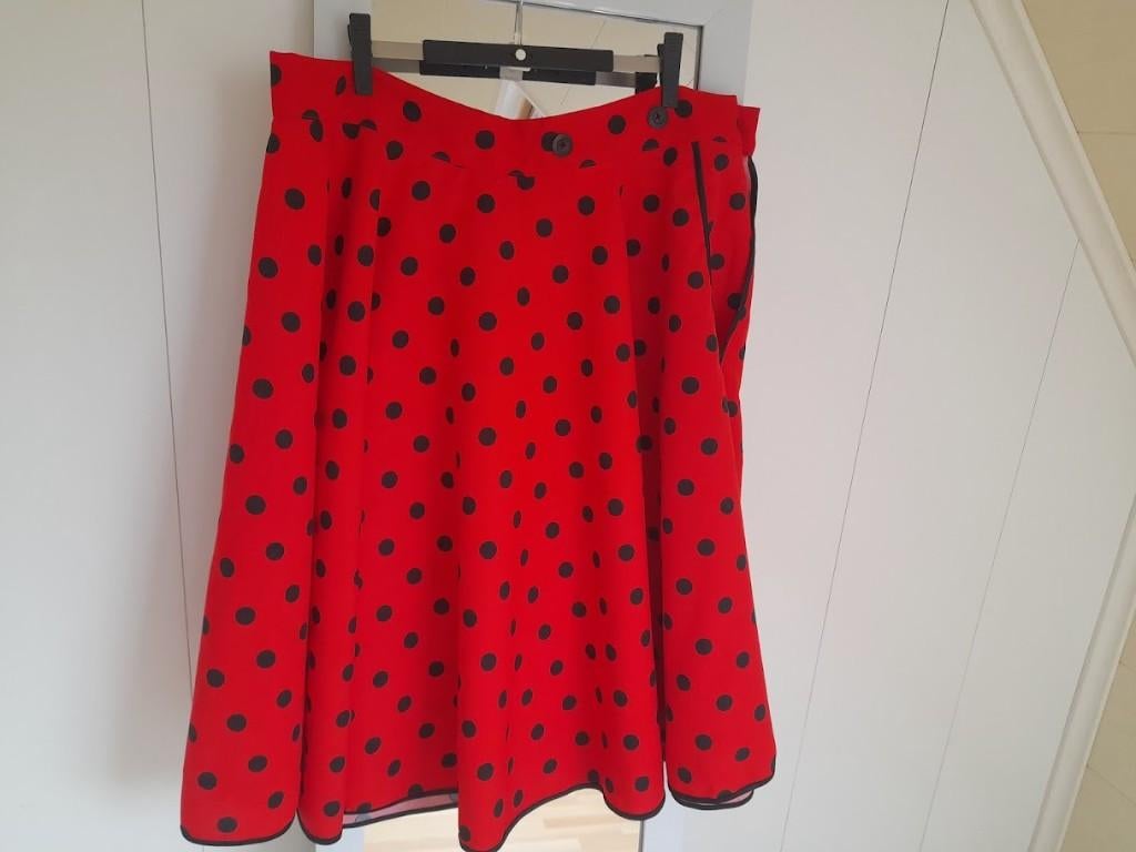 Jupe rouge à pois noirs Flamengo - Taille unique, Taille 38/40 (M), Enlèvement ou Envoi, Longueur genou, Neuf