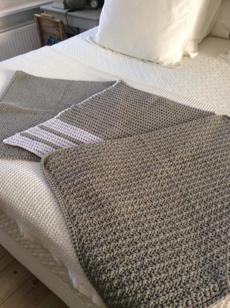 NIEUW BABYDEKEN ZOMER KATOEN GRIJS WIT WIEG SPREI WIKKELDOEK, Enlèvement ou Envoi, Neuf, Couverture
