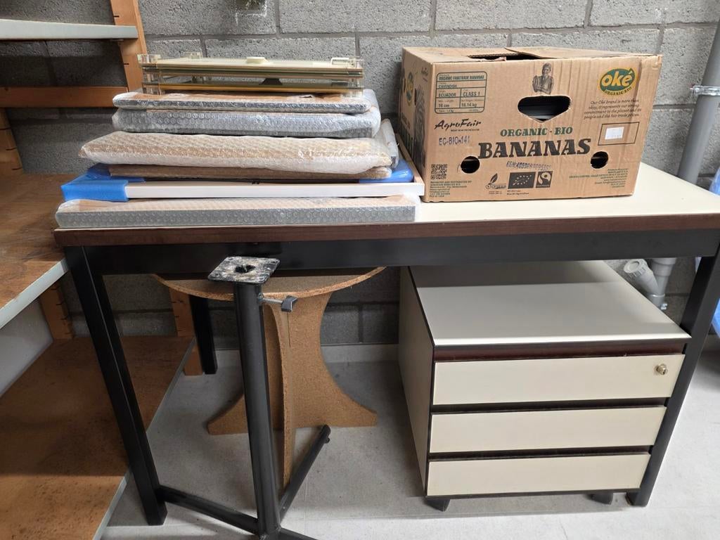 Kleine bureautafel :, Enlèvement