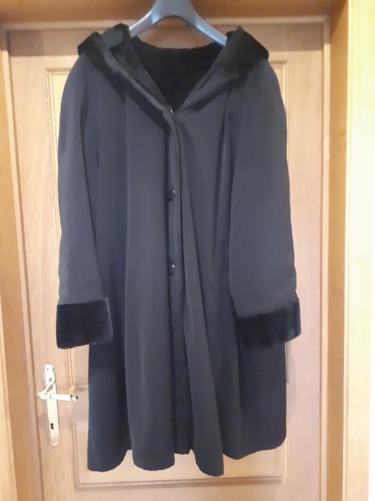 Zwarte jas voor dames, Ophalen, Zo goed als nieuw, Maat 46/48 (XL) of groter, Zwart