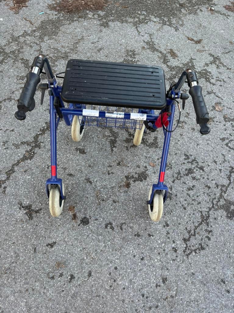 Deambulateur, Divers, Chaises roulantes, Enlèvement, Pliant, Utilisé, Fauteuil roulant à pousser