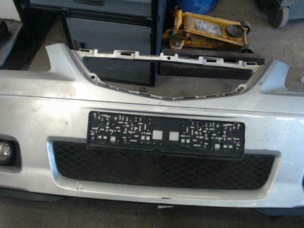 Pare choc avant Mazda MPV II phase 2 2002-2005 LP/11127, Gebruikt, Voor, Ophalen of Verzenden, Mazda
