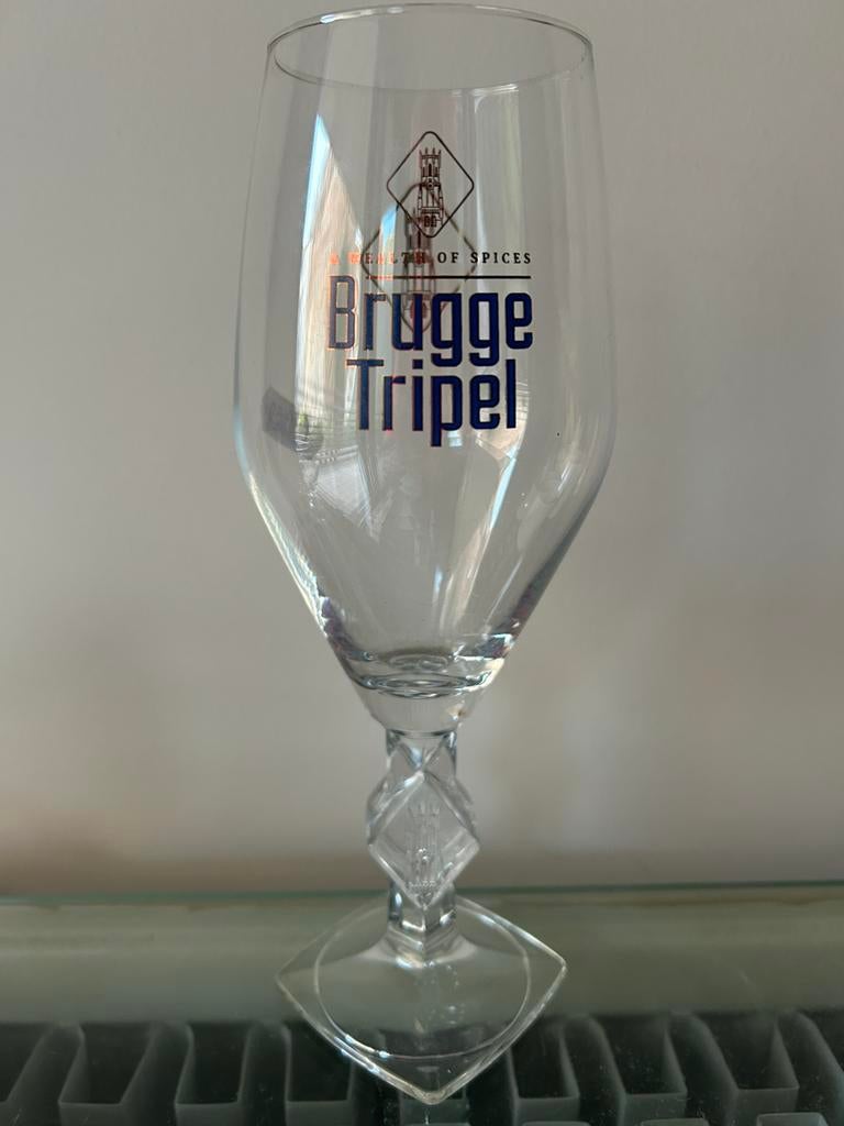 Bierglazen Brugse Tripel 33cl met belfort op glas en voet, Verzamelen, Ophalen, Zo goed als nieuw
