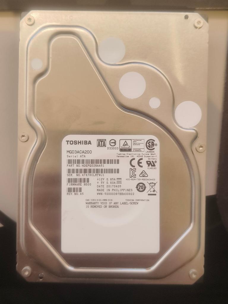 HDD 2TB SATA 3.5 inch Toshiba Hitachi, Intern, 2TB, Gebruikt, Ophalen of Verzenden