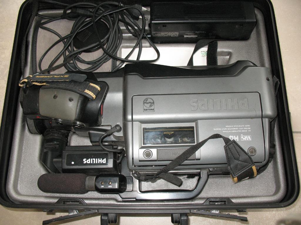 2 CAMERAS VHS, TV, Hi-fi & Vidéo, Caméscopes analogiques, Enlèvement, VHS ou SVHS, Caméra