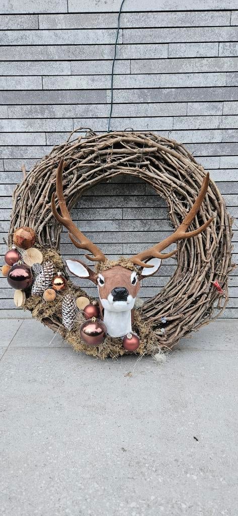 Kerstkrans met hertekop, Ophalen