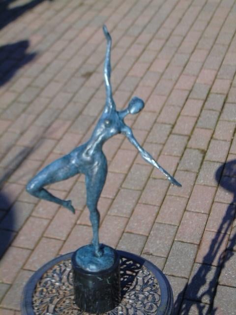 femme nue en bronze signé , MILO , art moderne, Antiquités & Art, Enlèvement ou Envoi, Bronze