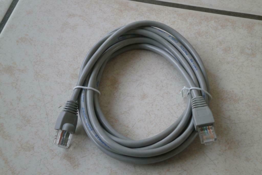 câble ordinateur UTP longueur +- 3 mètres neuf, Ophalen of Verzenden