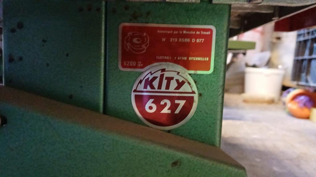 Raboteuse -Dégauch. Kity, scie à ruban et table de sciage, Enlèvement