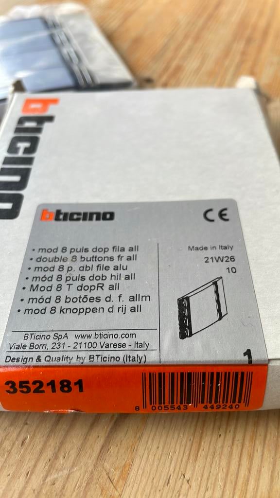 Bticino - Frontplaat voor 352100 8 drukknoppen all metal, Enlèvement ou Envoi, Neuf