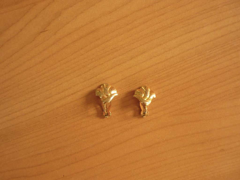 Gratis Goudkleurige schelp oorbellen clips oorclips, Enlèvement ou Envoi