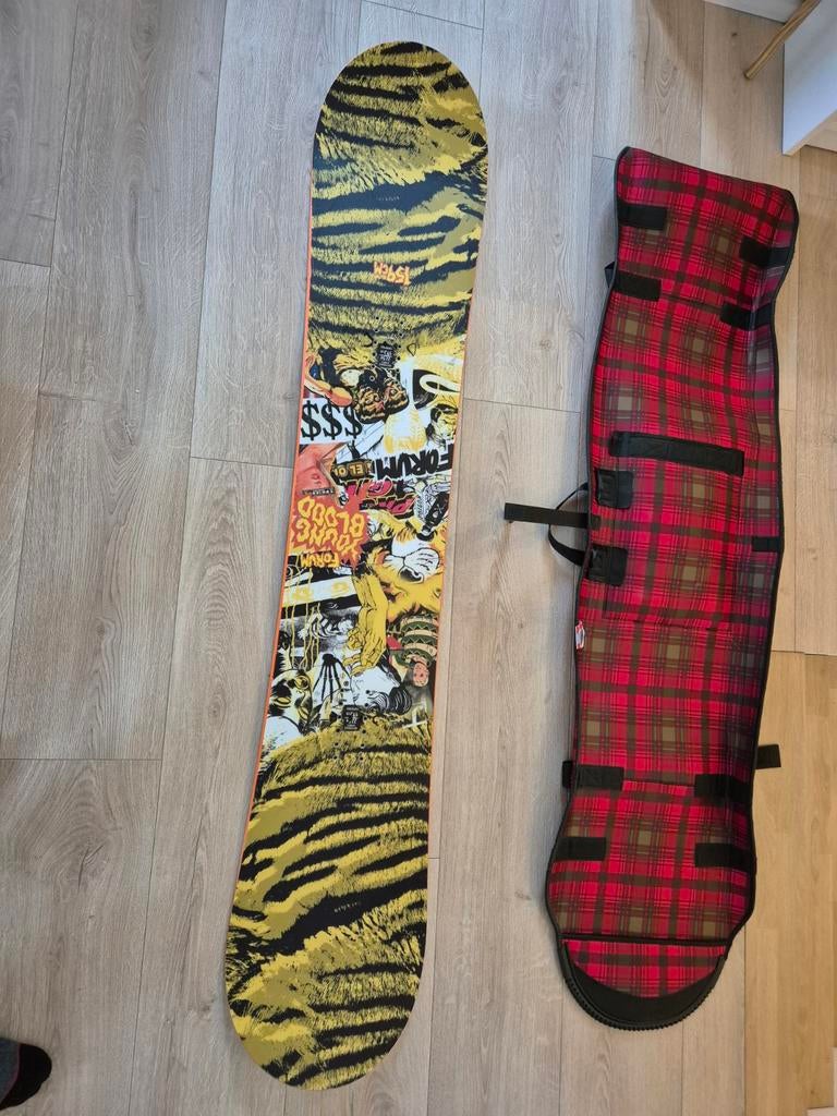 Planche de snow Forum + housse de transport Burton., Sports & Fitness, Enlèvement, Planche